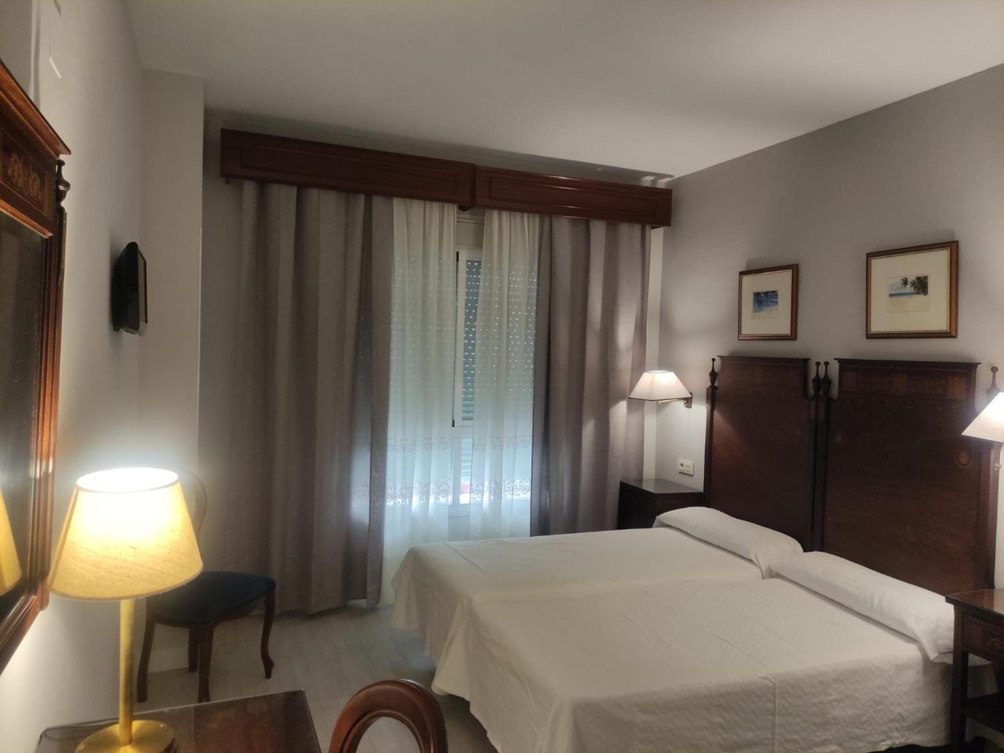 Hotel Iberia Plaza America Caces Eksteriør bilde